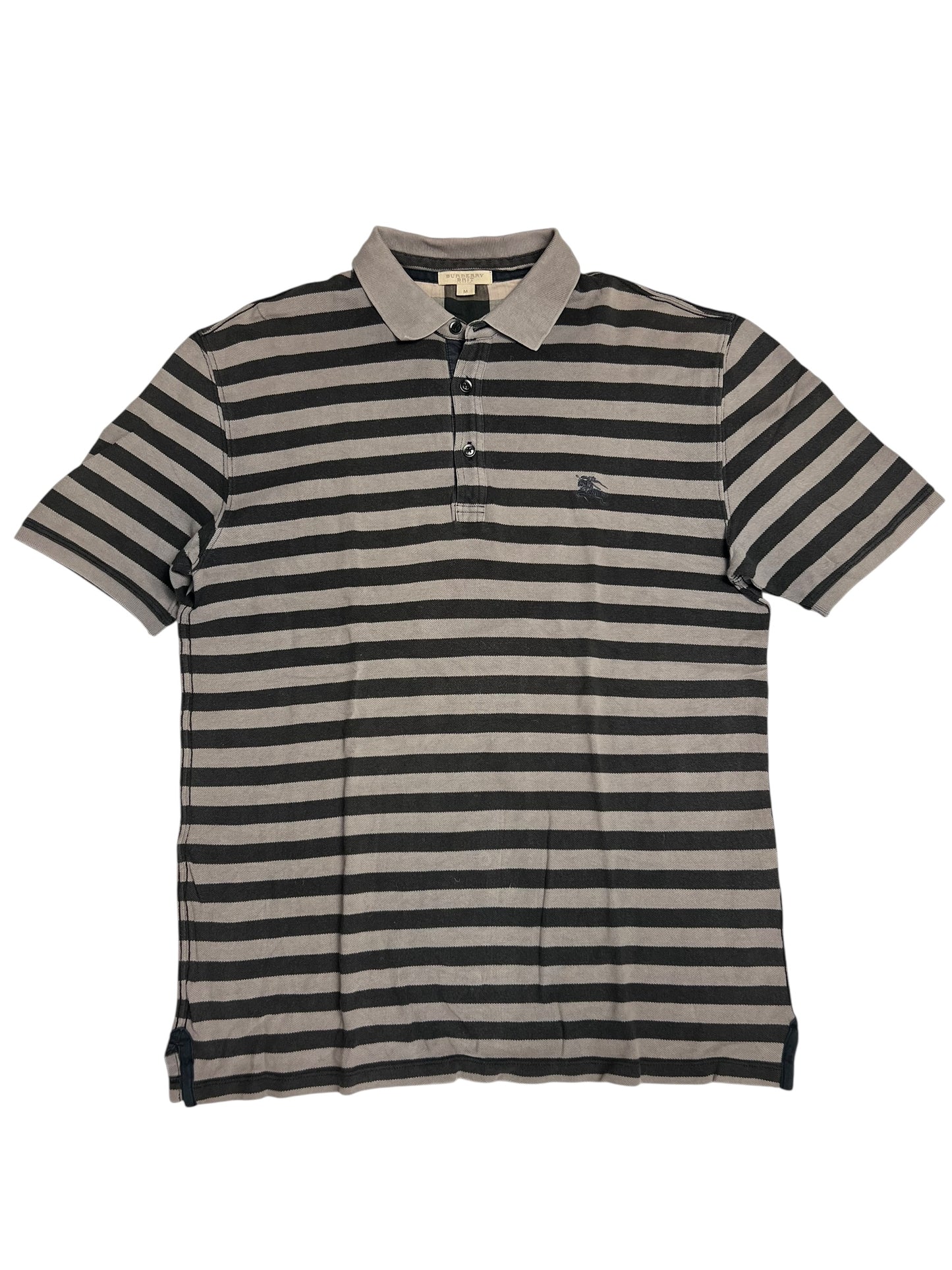 Burberry Polo Shirt | M von ZAZA resell: Kurzärmeliges Polo mit Kragen und schwarzen und grauen Querstreifen, Dreiknopfleiste, kleines Brustlogo, Zustand 9, Labelgröße M.