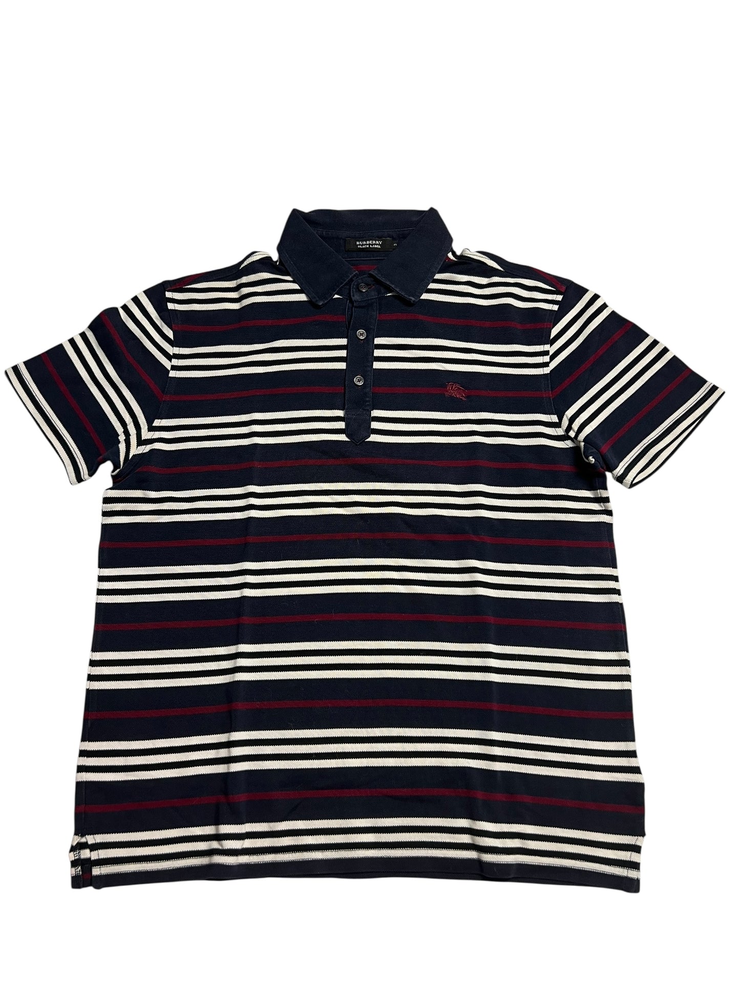 Burberry Polo Shirt | M von ZAZA resell: Marineblau mit weißen und roten Streifen, marineblauer Kragen, kleines rotes Brustlogo. Zustand 9 (ausgezeichnet); Labelgröße 3 - bequeme Passform.