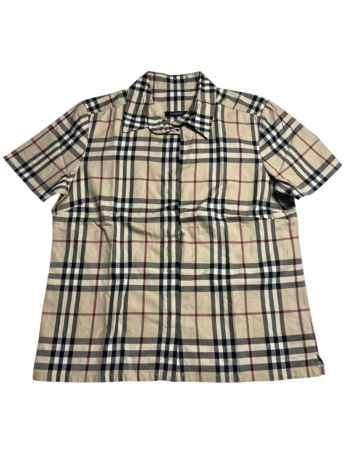 Burberry Hemd | S von ZAZA resell: Kurzarmhemd mit Kragen, beigefarben und kariert in Schwarz, Weiß und Rot. Labelgröße und Maße (cm) verfügbar; das Hemd liegt flach auf weißem Hintergrund.