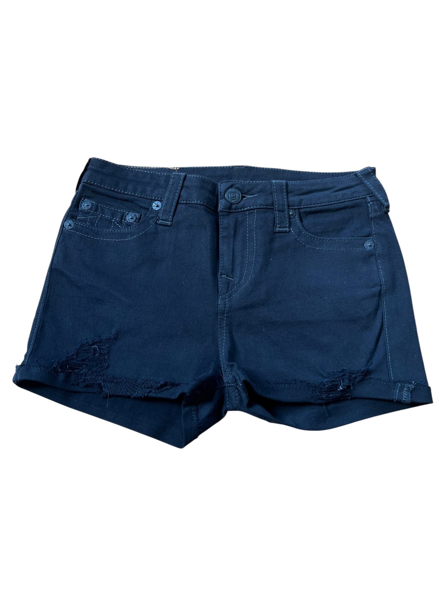 Die True Religion Shorts | 29 (S) von ZAZA resell sind dunkelblaue Denim-Shorts mit Used-Optik an den Säumen, Vordertaschen und Gürtelschlaufen.