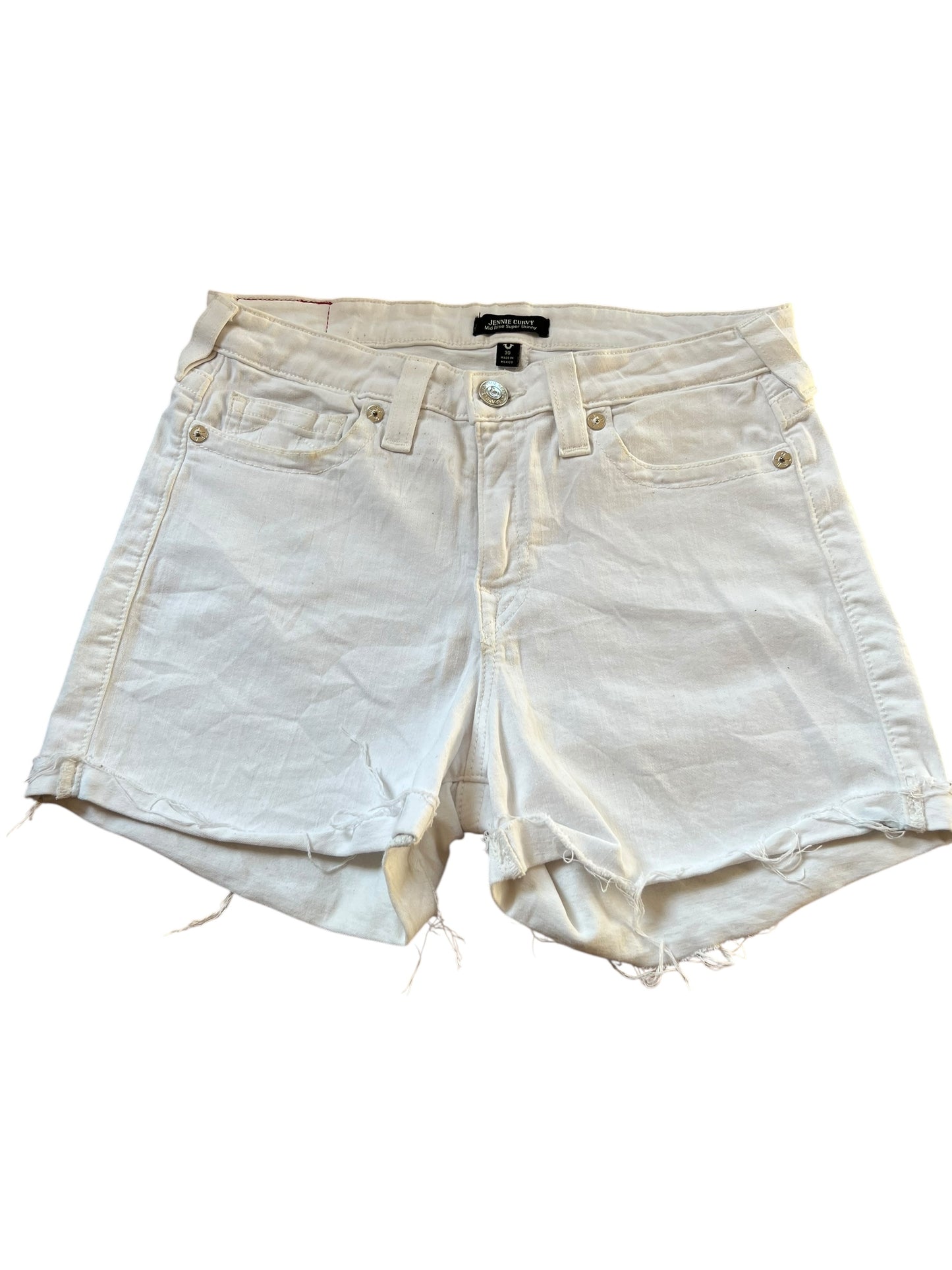 Die True Religion Mid Rise Shorts von ZAZA resell in Größe 30 (Bundweite 39 cm) haben weißen Denim, ausgefranste Säume, Used-Details, Taschen, Gürtelschlaufen und einen Knopfverschluss - ideal für einen individuellen Shorts-Look.