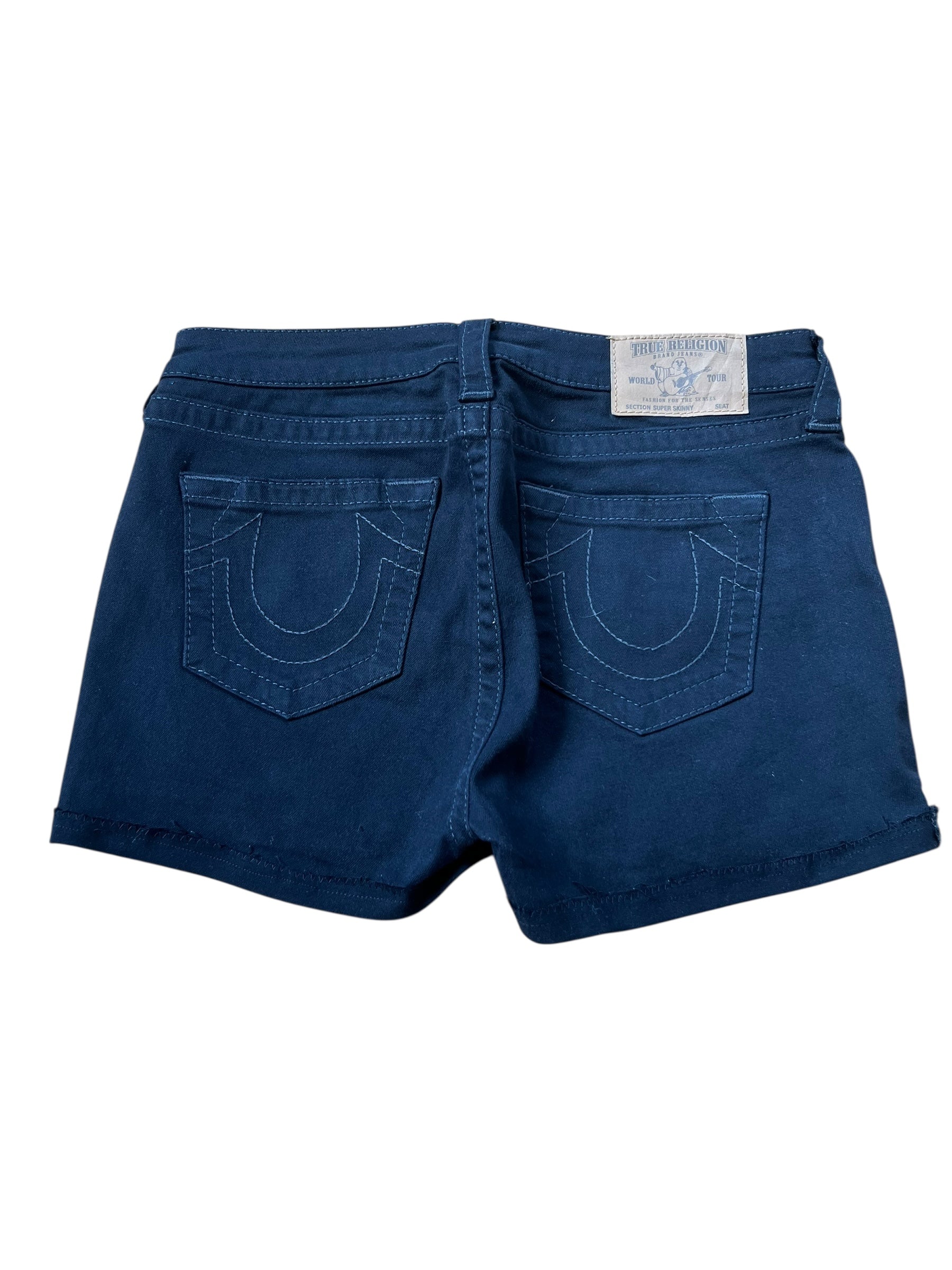 True Religion Shorts | 29 (S) von ZAZA resell in dunkelblauem Denim, abgebildet von hinten mit zwei aufgenähten Gesäßtaschen, einem weißen Markenlabel am Bund und Bundweite 37 für eine perfekte Passform.