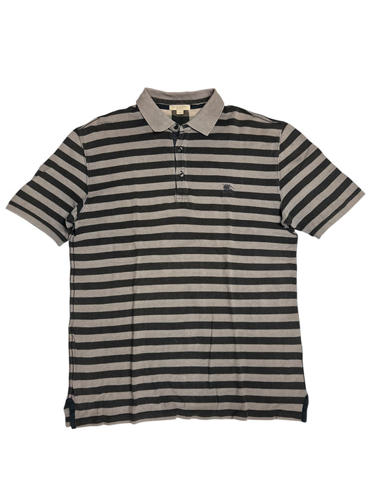 Burberry Polo Shirt | M von ZAZA resell: Kurzärmeliges Polo mit Kragen und schwarzen und grauen Querstreifen, Dreiknopfleiste, kleines Brustlogo, Zustand 9, Labelgröße M.