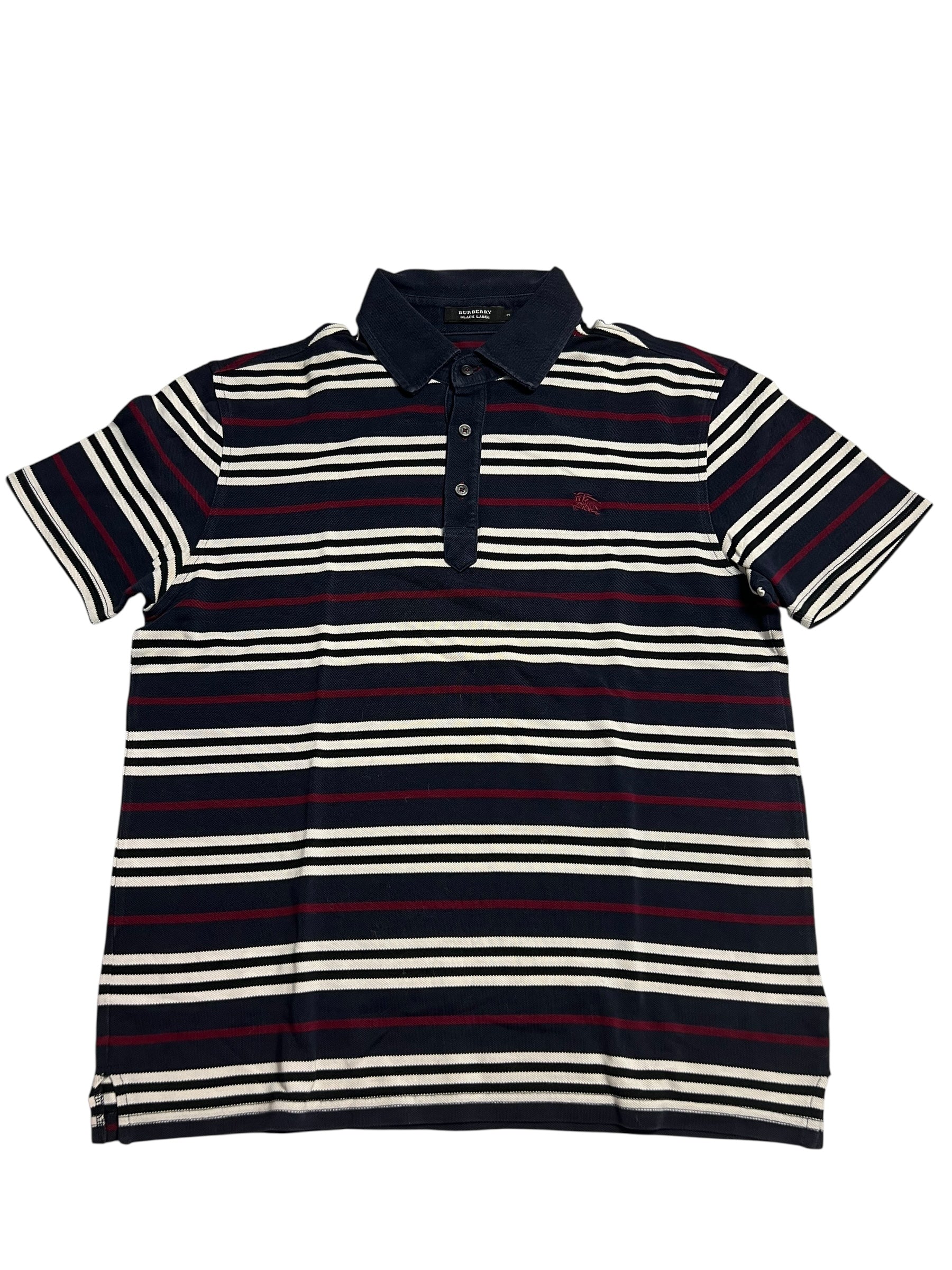Burberry Polo Shirt | M von ZAZA resell: Marineblau mit weißen und roten Streifen, marineblauer Kragen, kleines rotes Brustlogo. Zustand 9 (ausgezeichnet); Labelgröße 3 - bequeme Passform.