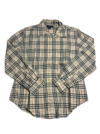 Das Burberry Hemd | S von ZAZA resell ist ein langärmliges Button-up mit beigem Grund und schwarz-weiß-rotem Karomuster im Zustand 9/10, flach auf weißem Hintergrund. Maße in cm und Labelgröße S sind verfügbar.