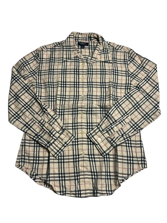 Das Burberry Hemd | S von ZAZA resell ist ein langärmliges Button-up mit beigem Grund und schwarz-weiß-rotem Karomuster im Zustand 9/10, flach auf weißem Hintergrund. Maße in cm und Labelgröße S sind verfügbar.