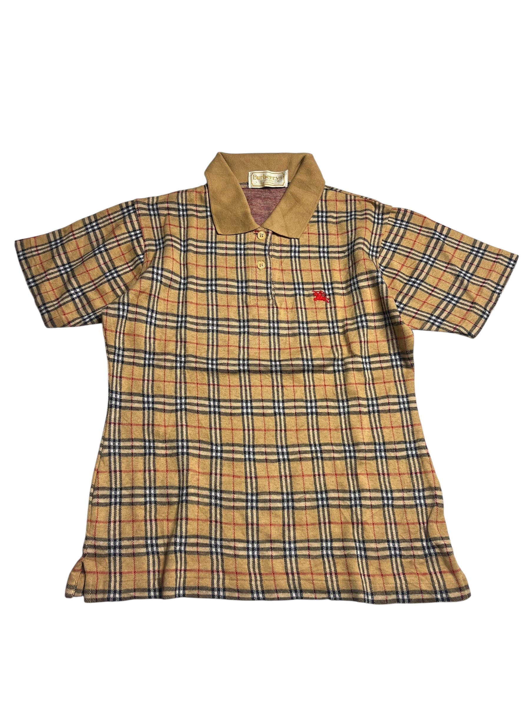 Burberry Polo Shirt | S von ZAZA wiederverkaufen. Kurzärmeliges kariertes Polohemd mit beigem Kragen, hellbraun/blau/schwarz/rotem Karomuster, kleines rotes Logo auf der linken Brust. Größe L, Zustand 9/10.